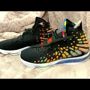 LeBron Ltd Edition Nike men’s 11